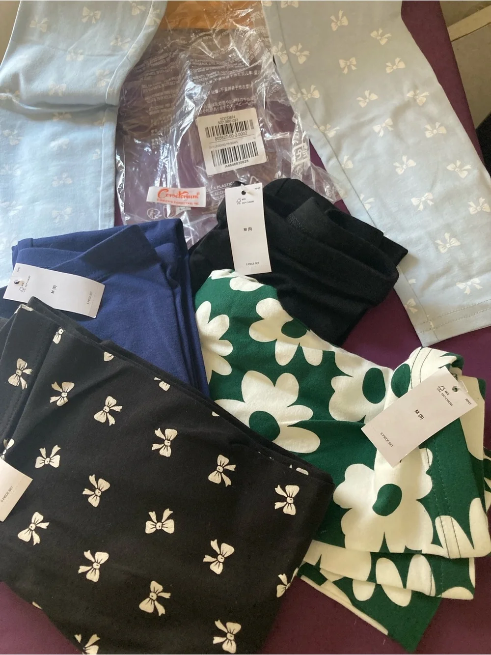 5 pairs of Old Navy Light Blue Leggings with White Bow Print size Medium/8